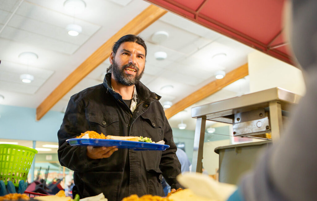 Food_Guest-receiving-food-tray